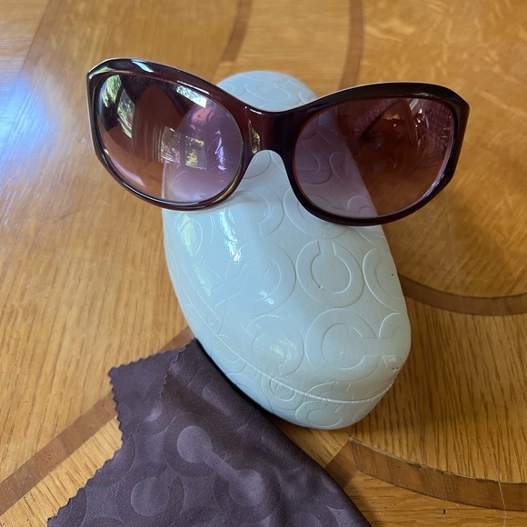 COACH SUNGLASSES BURGANDY “Susie” with pink accent - Picture 2 of 16